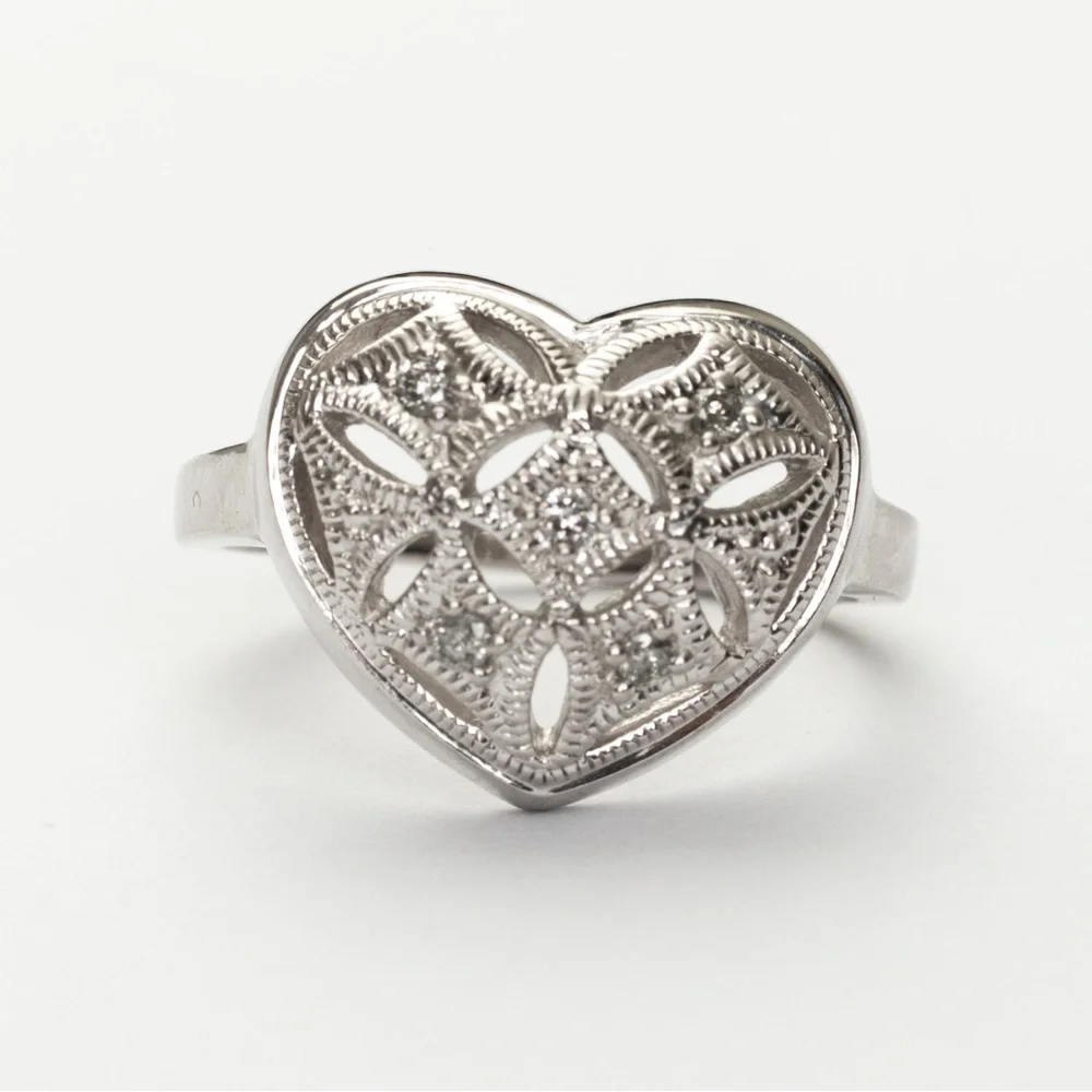 Heart shaped concave ring filigree, etching & small diamonds & sterling silver 8 - Picture 13 of 16